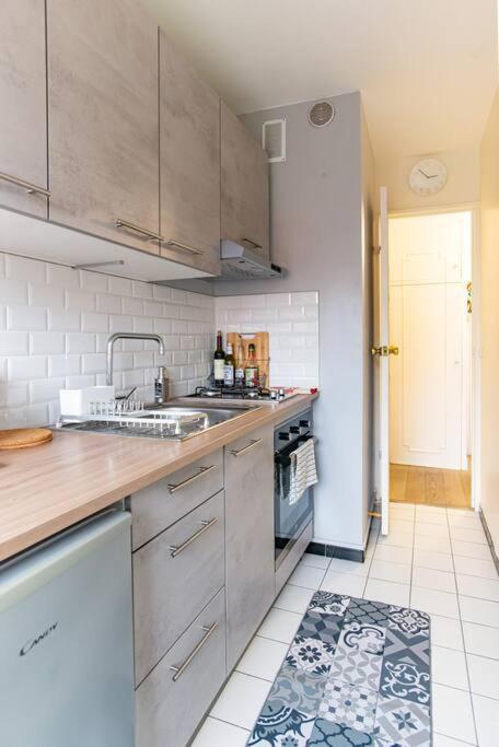 Studio With Balcony Париж Экстерьер фото