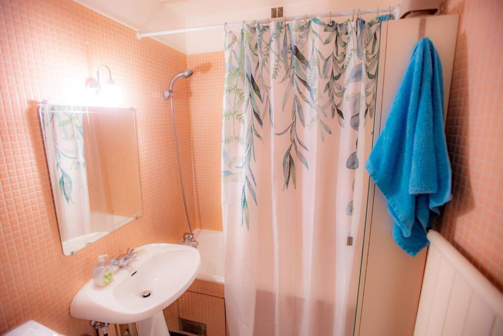 Studio With Balcony Париж Экстерьер фото